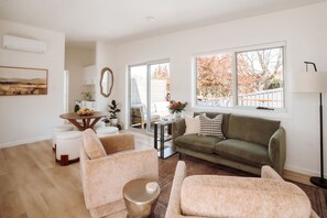 Living area - The Bennett Loft, a modern Launceston hideaway (South Launceston)