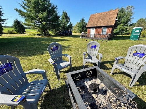 Dark Sky Cabin – Hunter's Paradise - Cozy Retreat with Wi-Fi & Fire Pit