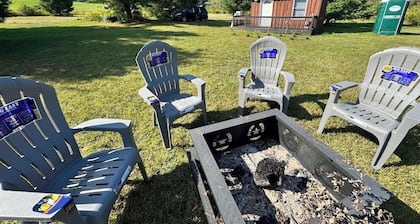 Dark Sky Cabin – Hunter's Paradise - Cozy Retreat with Wi-Fi & Fire Pit