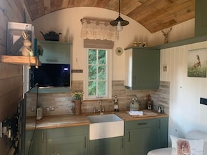 Interior - The Hut at Belle Vue (Lowton)