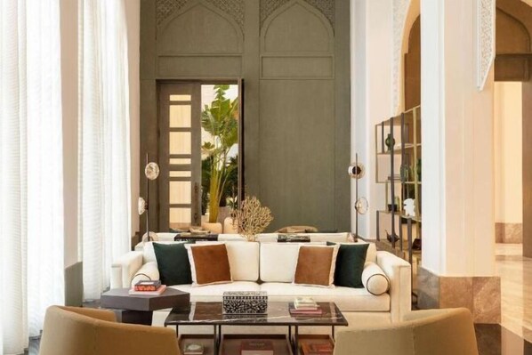 المنشأة من الداخل