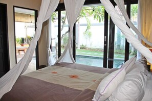 Desk, free WiFi - Tahoma Villas Seminyak  (Legian)