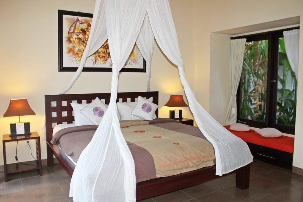 Schreibtisch, kostenloses WLAN