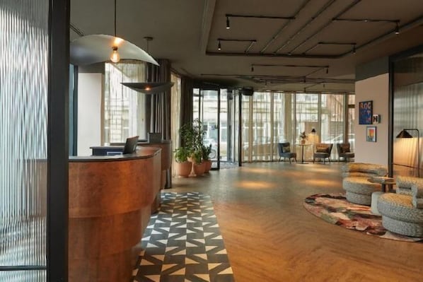 Lobby - Hotel Indigo NEWCASTLE by IHG (Newcastle)