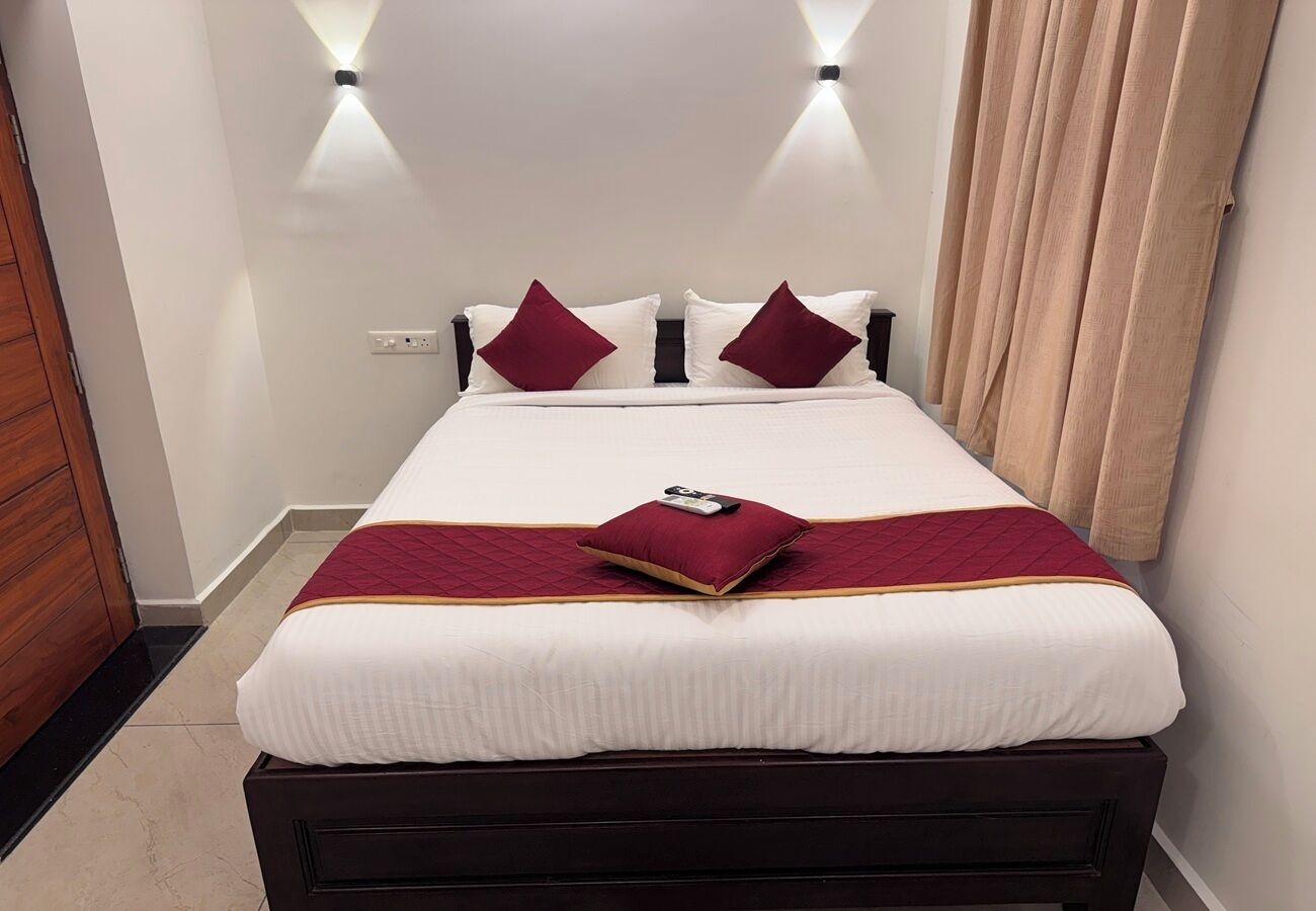Standard Double Room | Free WiFi, bed sheets
