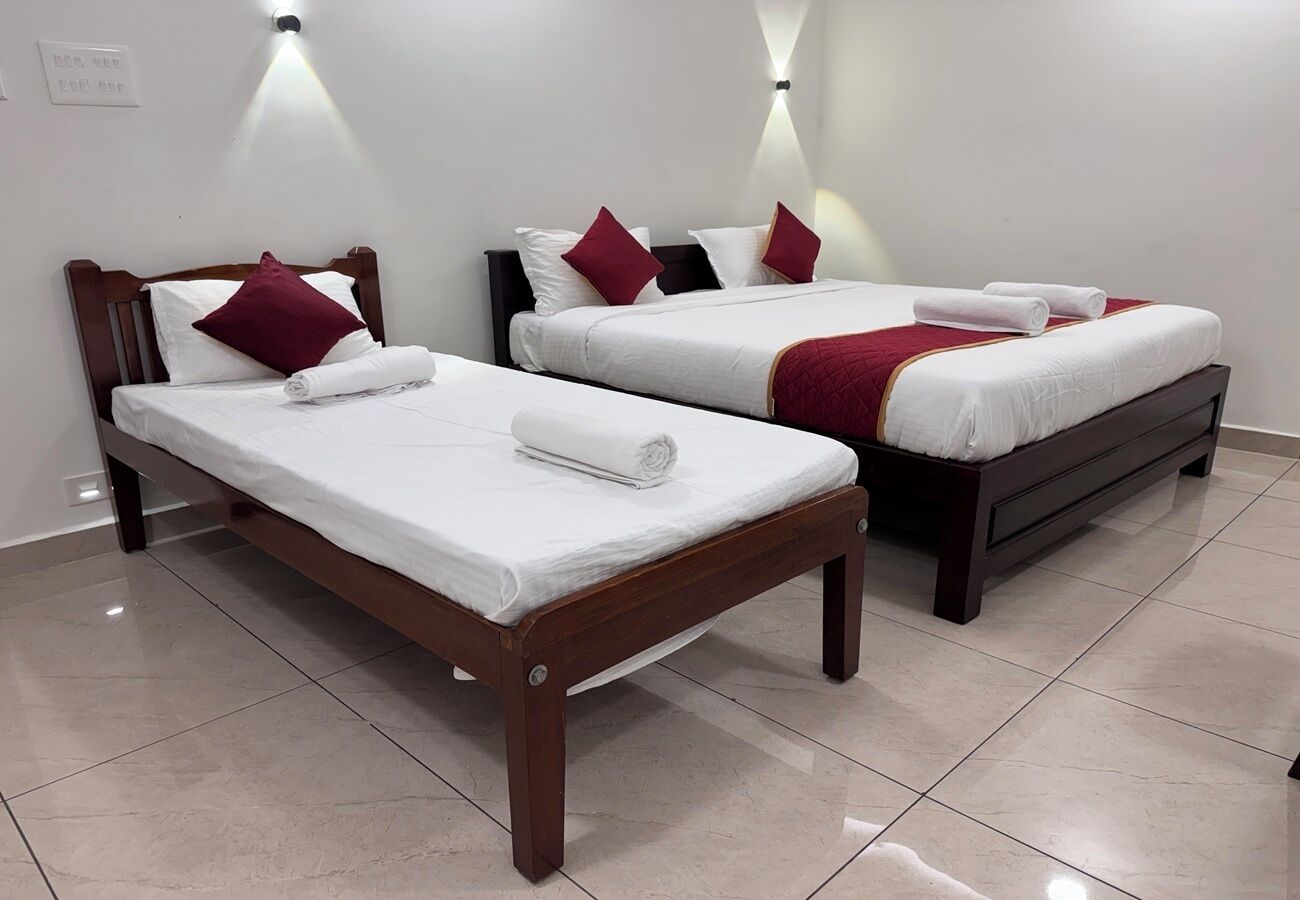 Triple Room | Free WiFi, bed sheets