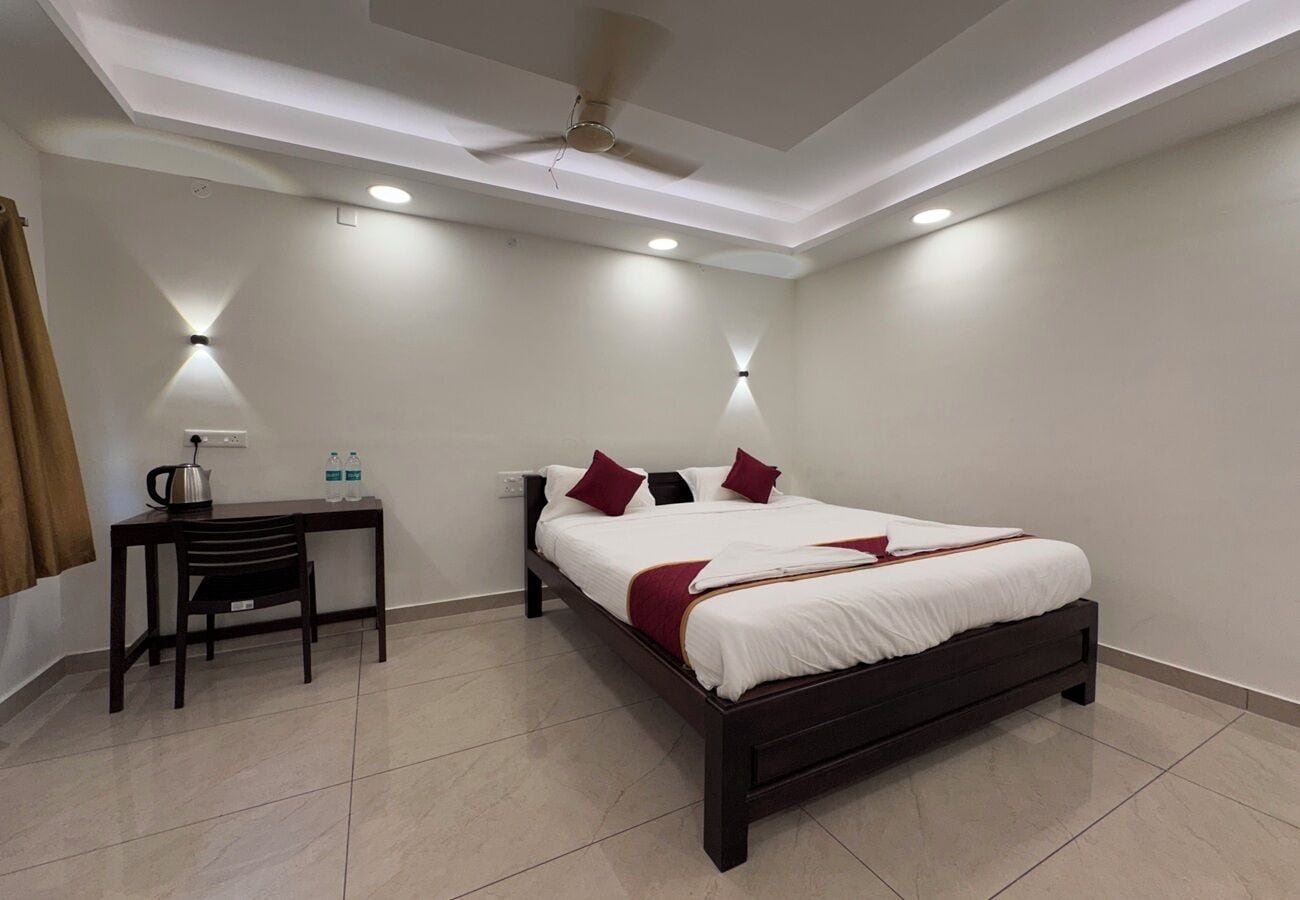 Executive Double Room | Free WiFi, bed sheets