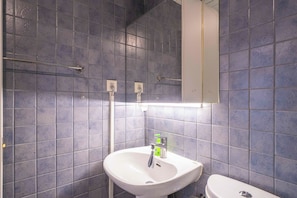 Apartment, 1 Bedroom, Kitchen, City View | Bathroom | Slippers