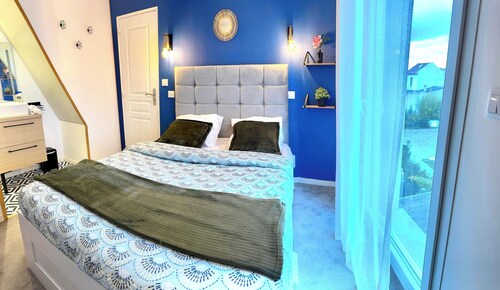 Spacious house with private garden near Paris