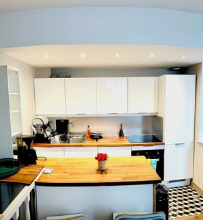 Micro-ondes, four, plaque de cuisson, lave-vaisselle