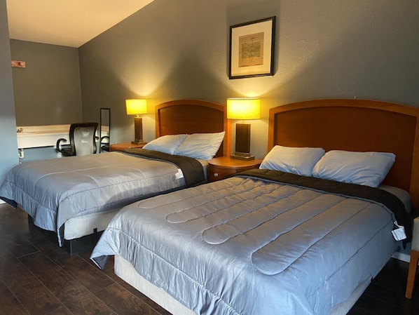 Basic Double Room | Desk, laptop workspace, free WiFi - Glendale Inn (Glendale)