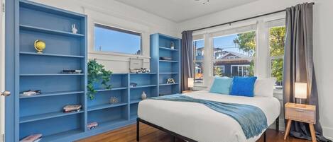 4 bedrooms, desk, iron/ironing board, travel crib