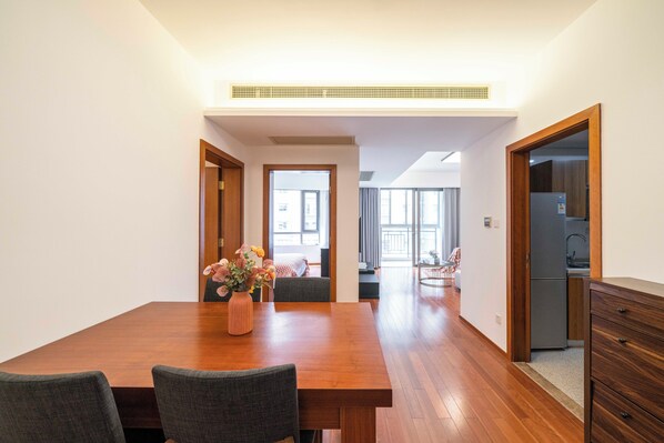 Superior Apartment, 2 Bedrooms, City View | Living room