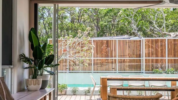 تناول الطعام بالخارج