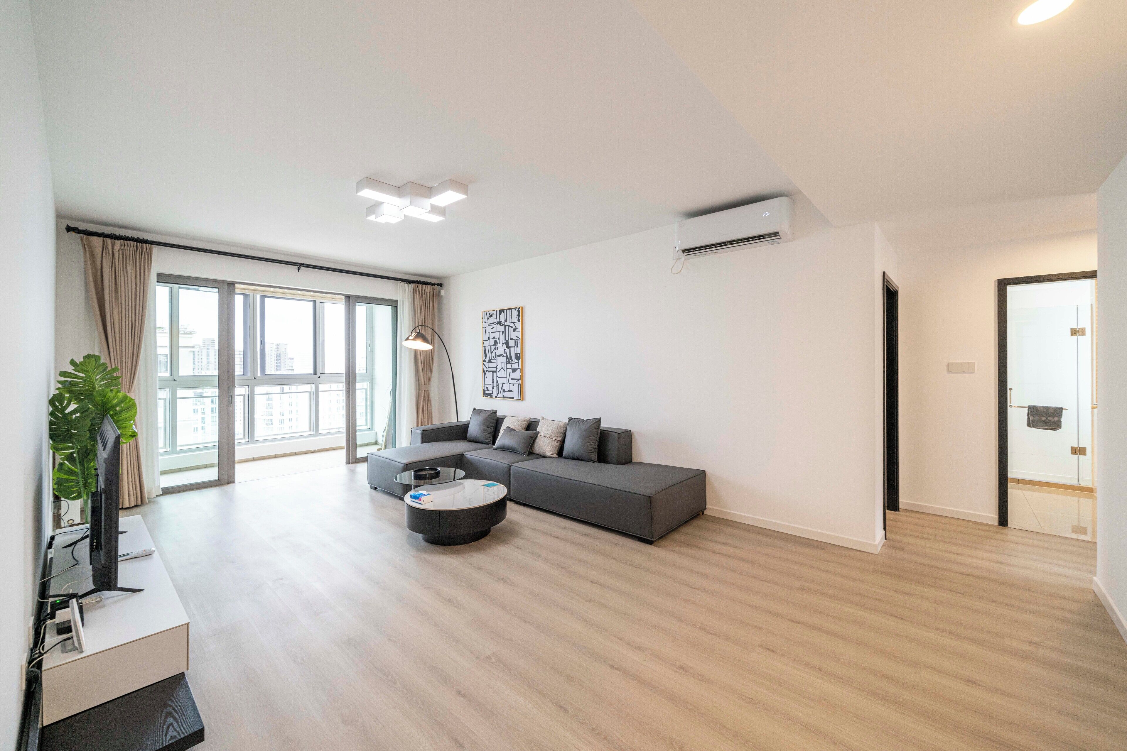 Apartment, 3 Bedrooms, Balcony, City View | Living room | 55-inch Smart TV with cable channels