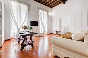 Living area - Historical flat in Piazza di Pietra (Roma)