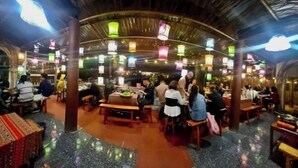 A restaurant with a high ceiling and hanging lanterns, featuring tables and chairs arranged for dining. - O'Chau Meo Vac Homestay Ha Giang (Pa Vi)