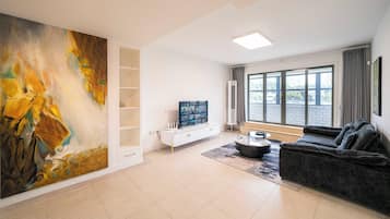 Superior Apartment, 3 Bedrooms, Balcony, City View | Living room
