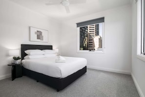 3 habitaciones, escritorio, tabla de planchar con plancha y wifi 