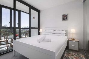 1 bedroom, desk, iron/ironing board, WiFi - Bright South Yarra Flat with Balcony (South Yarra)