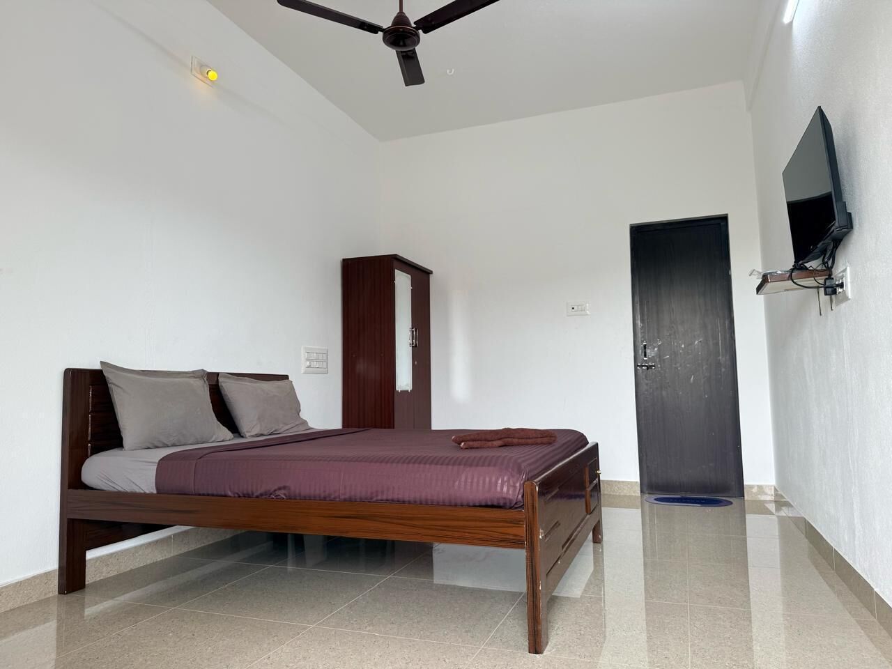 デスク、WiFi (無料)