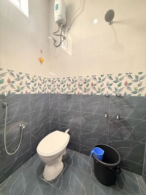 Ducha, toallas, jabón, shampoo