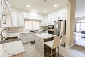 Fridge, microwave, oven, stovetop - NEW Near Beach Rental | Comfortable | Clean | Cozy (Huntington Beach)