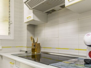 Kühlschrank, Mikrowelle, Ofen, Geschirrspüler