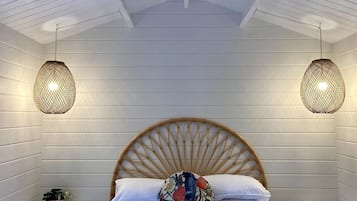 1 bedroom, bed sheets