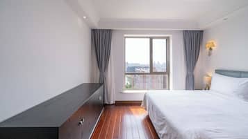 Departamento superior, 3 habitaciones, cocina, vista a la ciudad | Tabla de planchar con plancha y wifi gratis