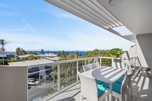 Superior-huoneisto, parveke, merinäköala | Terassi/patio