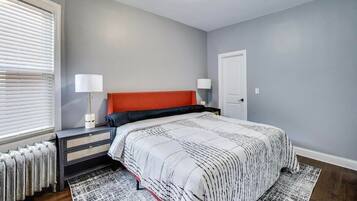 3 bedrooms, iron/ironing board, internet, bed sheets