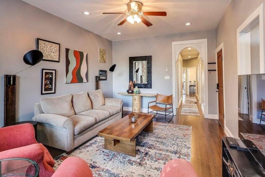 Spacious Modern 3br Topfloor + Parking - Evanston, IL