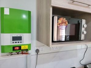 Apartment, 1 King-Bett | Mikrowelle