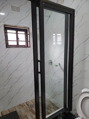 Condo, 1 King Bed | Bathroom | Soap, shampoo, toilet paper - Mew3 Apartments (Ndola)