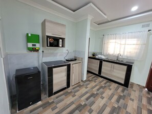 Condo, 1 King Bed | Private kitchen - Mew3 Apartments (Ndola)