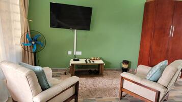 Condo, 1 King Bed | Living area