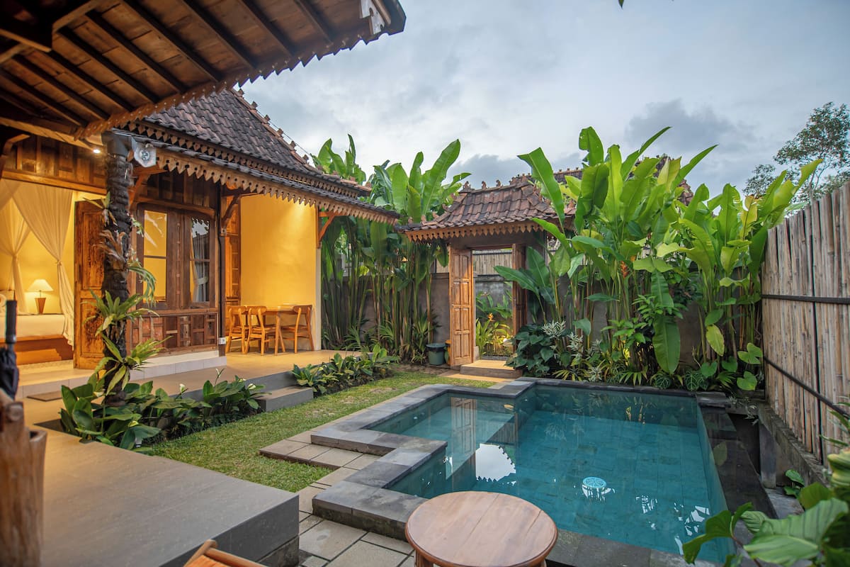 Villa familiar, vista al jardín | Alberca privada