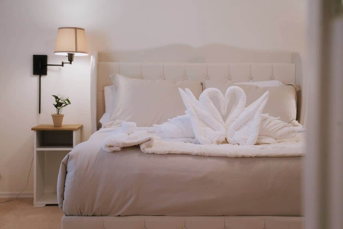 3 bedrooms, iron/ironing board, WiFi, bed sheets