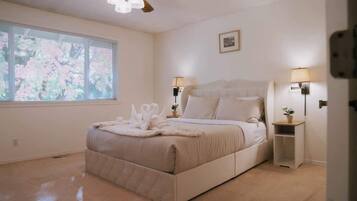 3 bedrooms, iron/ironing board, WiFi, bed sheets