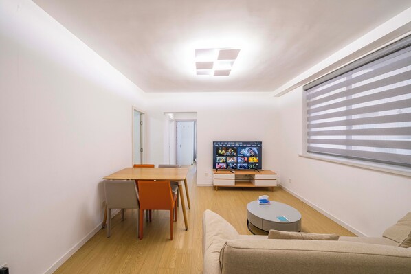 Superior Apartment, Balcony, City View | Living room