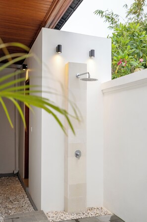 Property grounds - Luxurious & private 2-bedroom villa with pool in the heart of Nusa Dua, Bali (Bali)