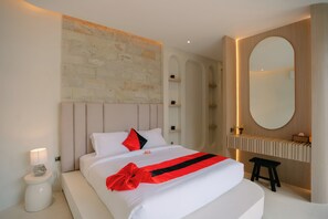 Villa Comfort, balcone, vista piscina | Tende oscuranti, ferro/asse da stiro, Wi-Fi gratuito