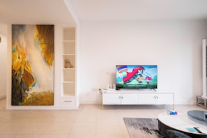 Superior-Apartment, 3 Schlafzimmer, Balkon, Stadtblick | Wohnzimmer