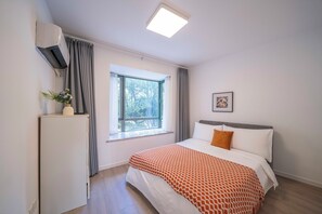 Superior Apartment, 3 Bedrooms, Balcony, City View | Free WiFi - Tyms Family 3BR 2BA APT  Crystal Garden (Shanghai)