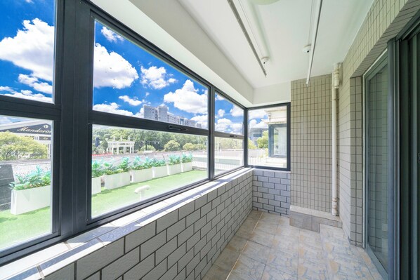 Appartement Supérieur, 3 chambres, balcon, vue ville | Vue de la chambre