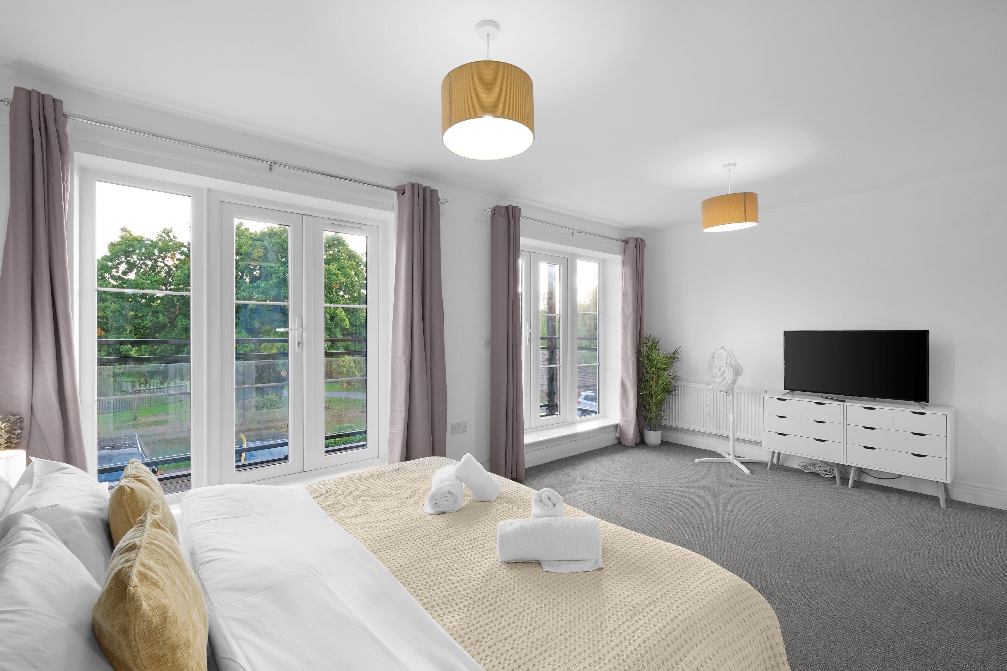 6 bedrooms, iron/ironing board, free WiFi, bed sheets