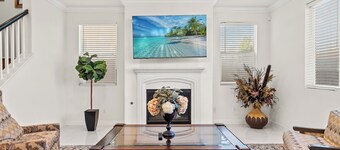 Spacious modern/6BR/8 Beds/3 king beds/Foosball table