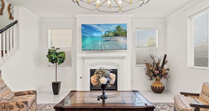 Spacious modern/6BR/8 Beds/3 king beds/Foosball table