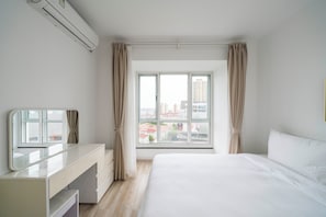 Superior Apartment, 4 Bedrooms, Kitchen, City View | Iron/ironing board, free WiFi